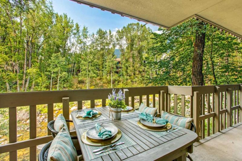 Designer 2 BR on River with Pool - Walk to Town! - image 49