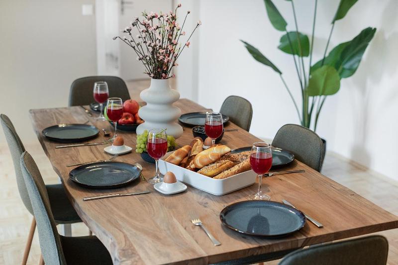 Spacious Quiet Family Suite - 2BR & Free Parking in Altstadt by HERO HOMES Graz - image 15