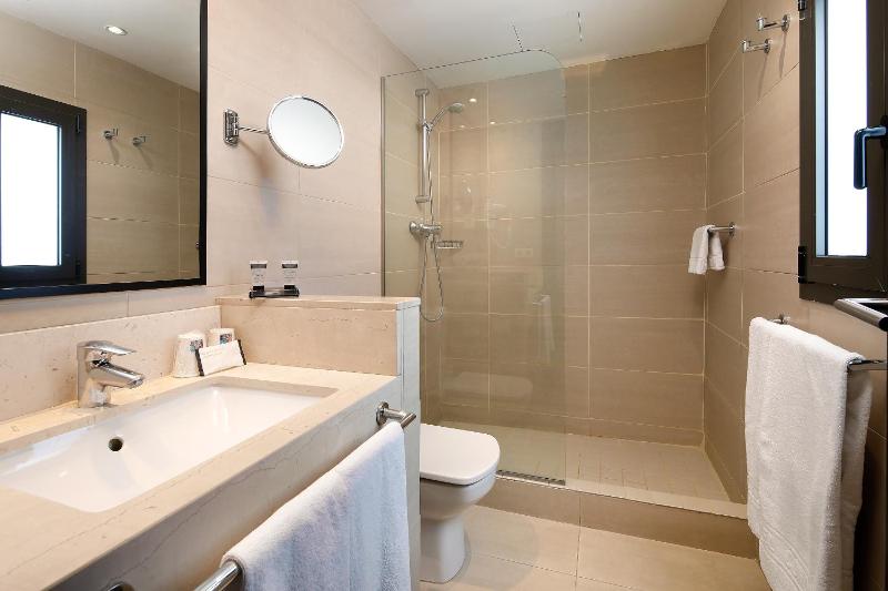 Basic Double Room (1 or 2 beds) image 4