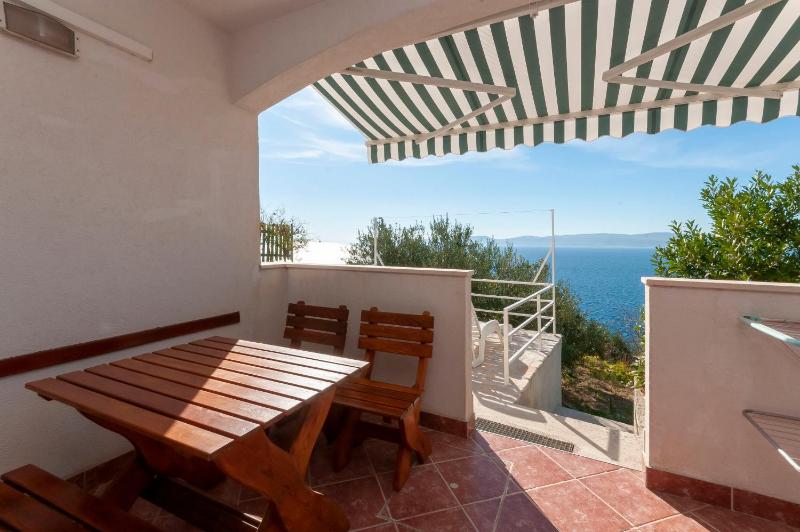 One-Bedroom Apartment with Sea View image 2