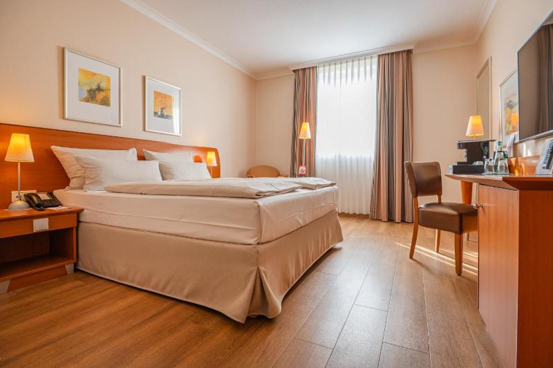 Business King Room with Garden View incl. Parking image 1