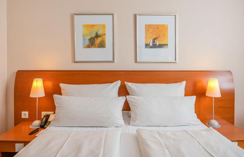 Business King Room with Garden View incl. Parking image 3