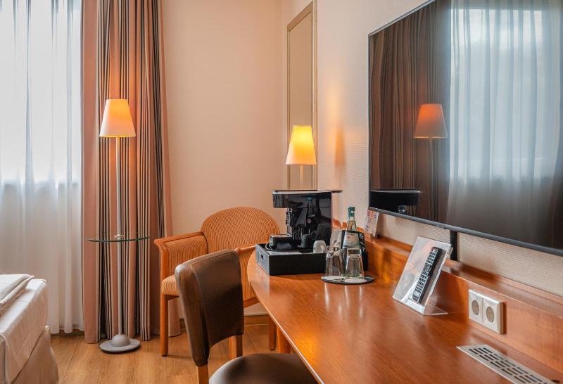 Business Twin Room with Garden View incl. Parking image 3