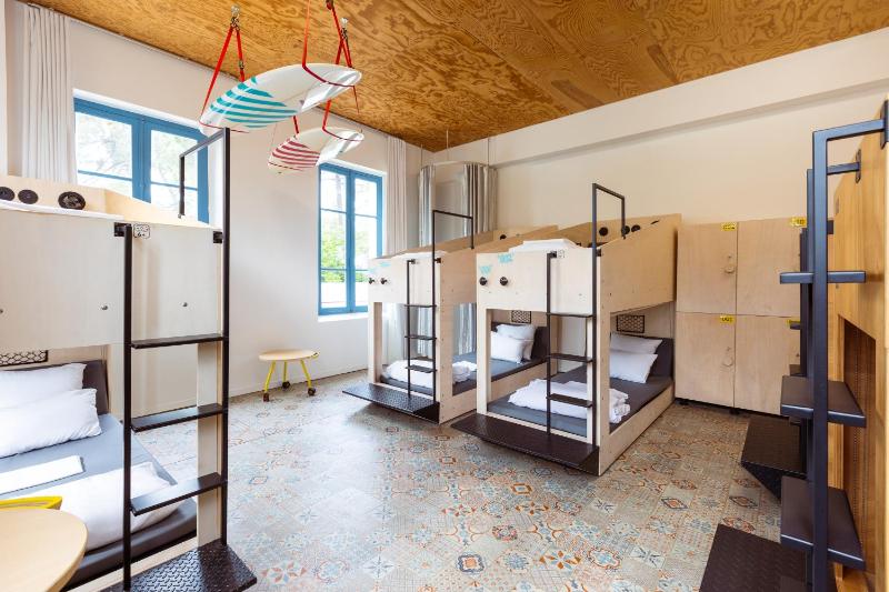 Private Bedroom for 10 people with shared bathroom image 3