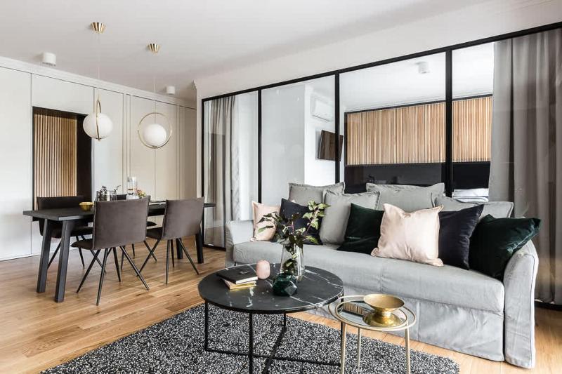 Elegancki i Stylowy Apartament w Gdańsku z Klimatyzacją Wanną i Parkingiem by Noclegi Renters - image 1