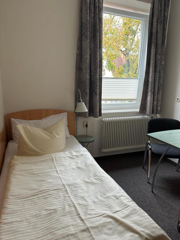 Single Room image 4