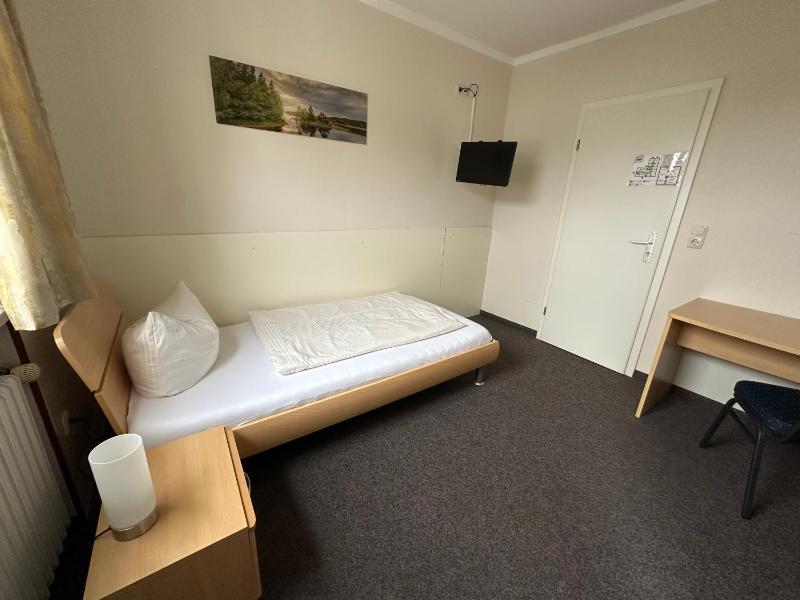 Single Room image 3