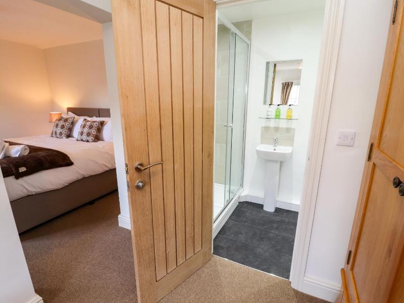 Holborn Cottage Blencathra Street - image 3
