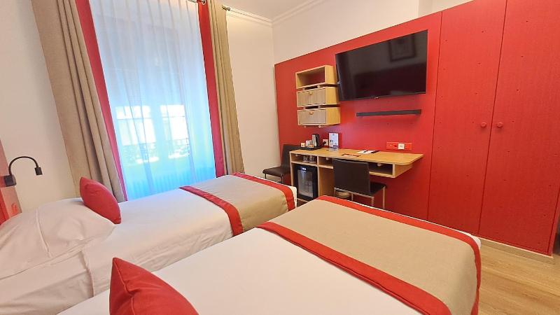 Classic Double or Twin Room image 3
