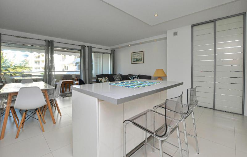 Beautiful Apartment In Antibes With Wifi - image 3