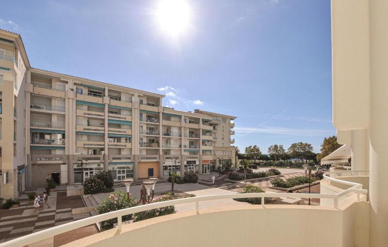 Beautiful Apartment In Antibes With Wifi - image 14