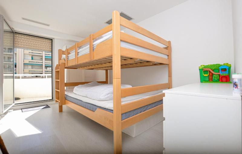 Beautiful Apartment In Antibes With Wifi - image 4