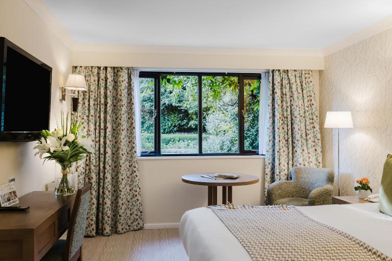Double or Twin Room with Garden View image 4