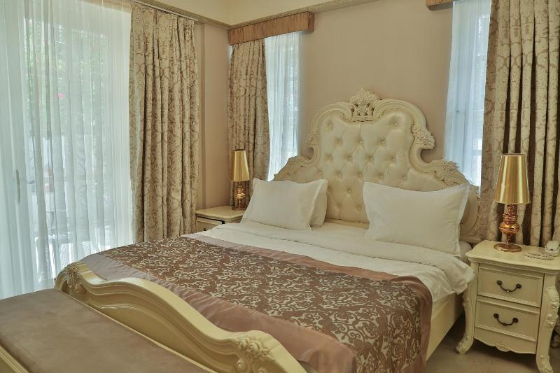 Deluxe Double Room image 3
