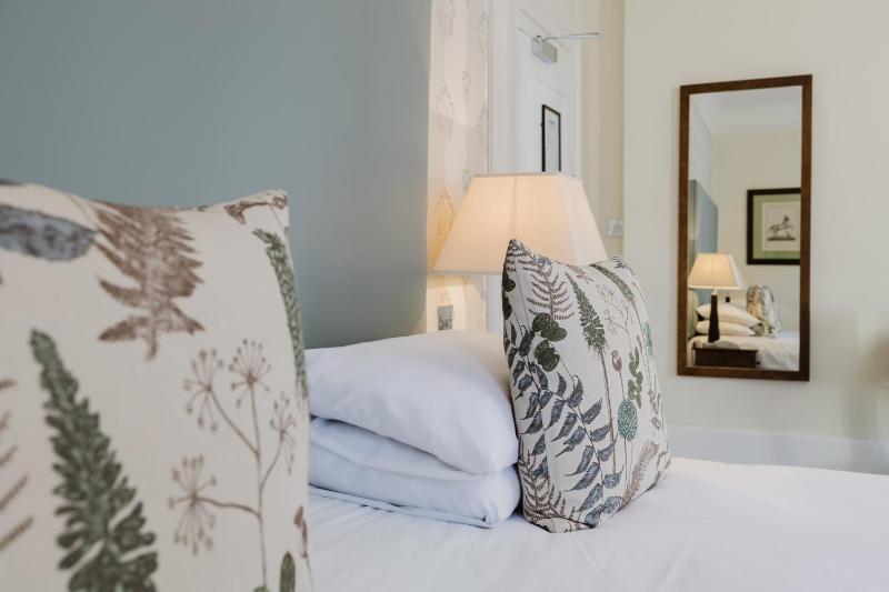 Feature Double Room image 1