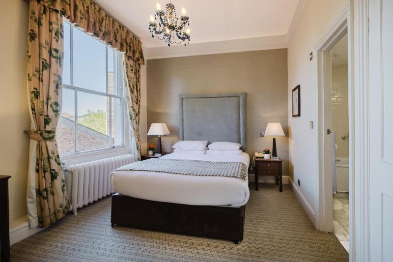 Feature Double Room image 4