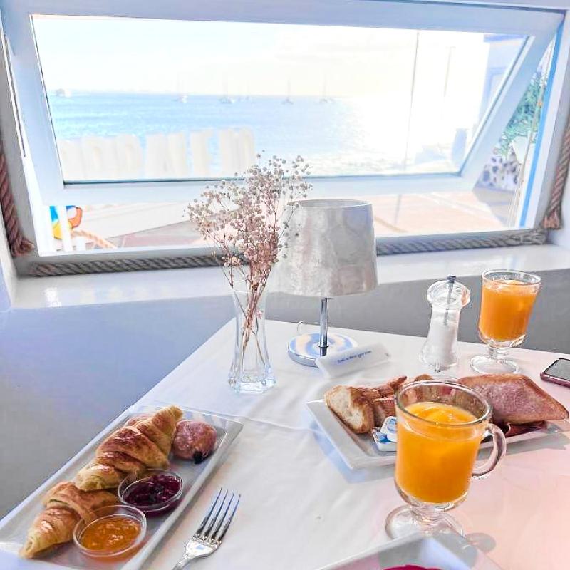 Double Room with Lateral Sea View image 4