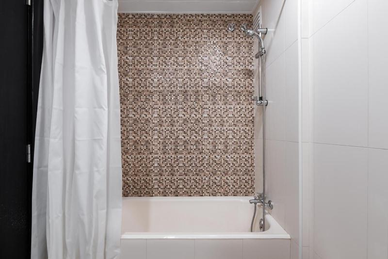 Double or Twin Room with Front Sea View image 3