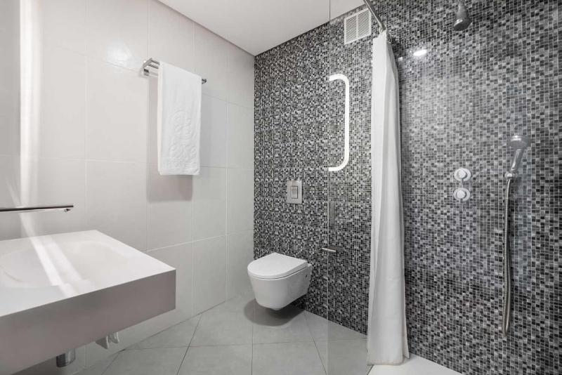 Family Room with City View  image 4