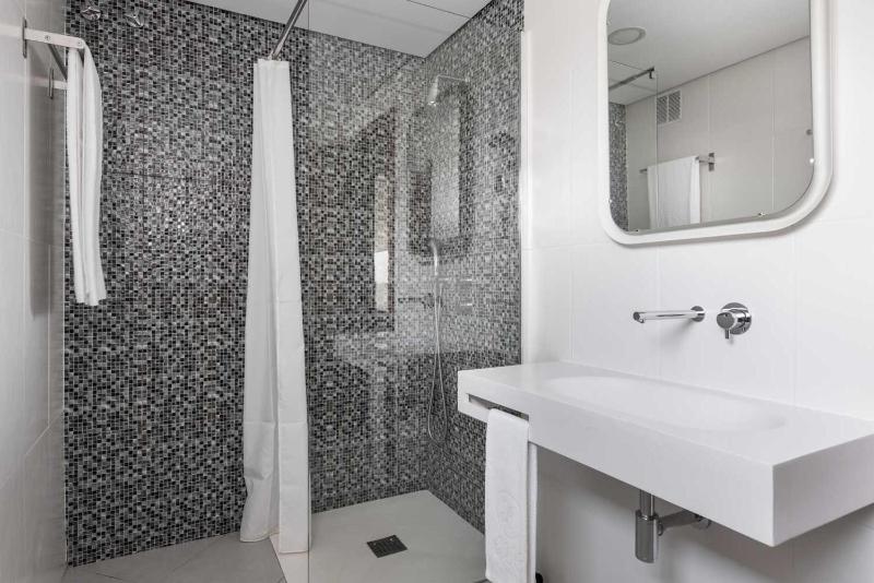 Family Room with City View  image 2