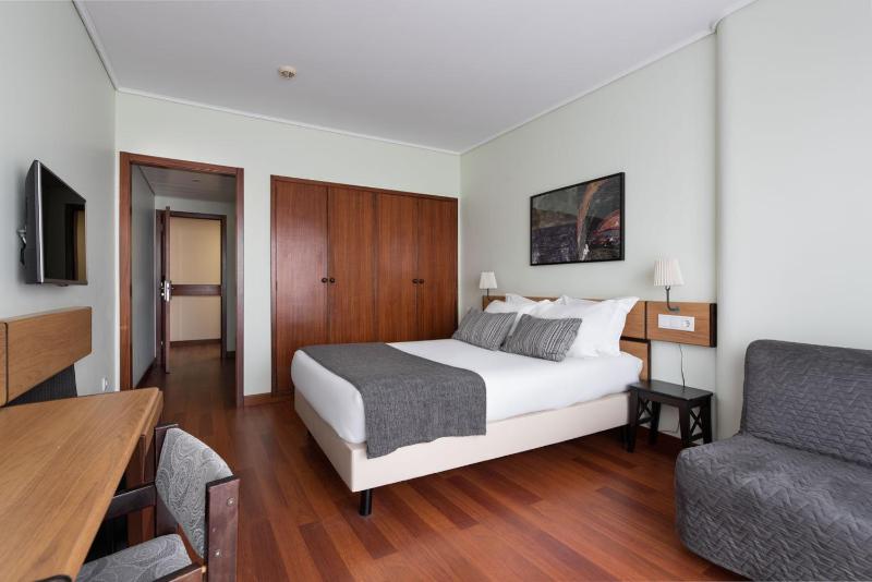 Family Room with City View  image 1