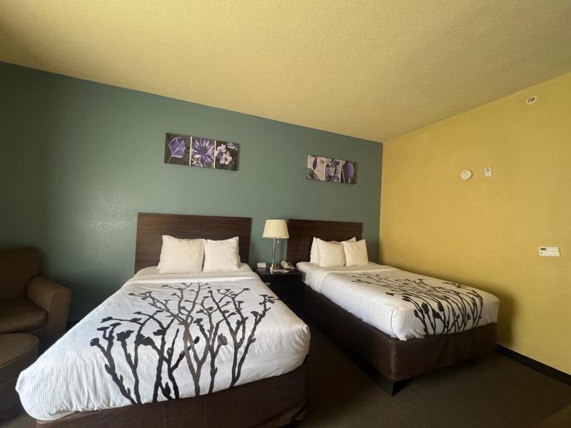 Double Room with Two Double Beds - Non-Smoking image 4