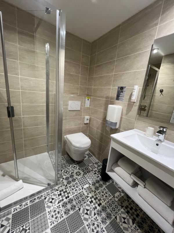 Standard Double or Twin Room image 3