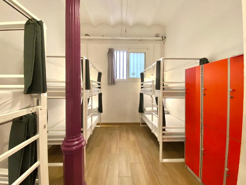 Bed in 6-Bed Mixed Dorm Shared Bathroom image 4