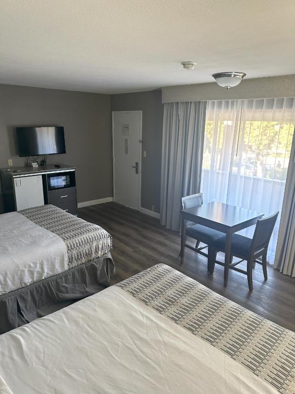 Standard Double Room image 2