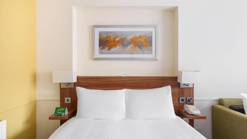Standard Double Room image 3