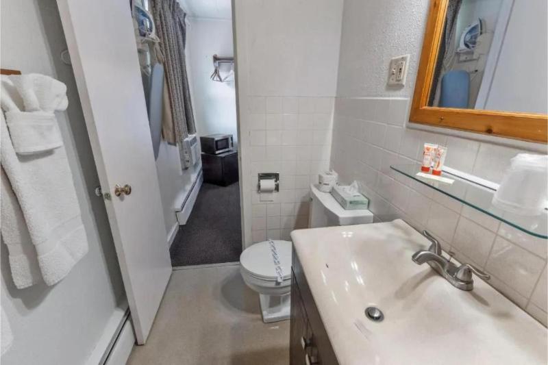 Queen Room image 3