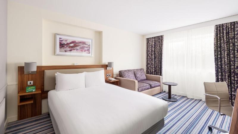 Standard Queen Room with Single Sofa Bed image 1