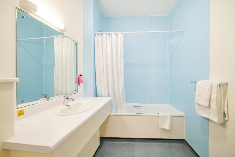 Discovery Inn - Leeds - image 19