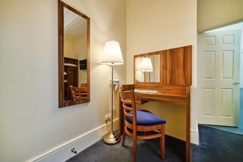 Double Room image 4