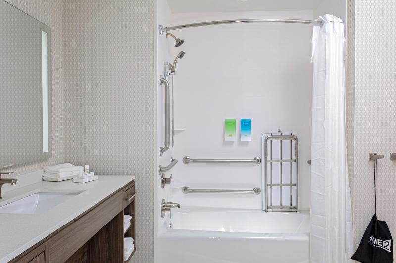 King Suite - Hearing Access/Non-Smoking image 2