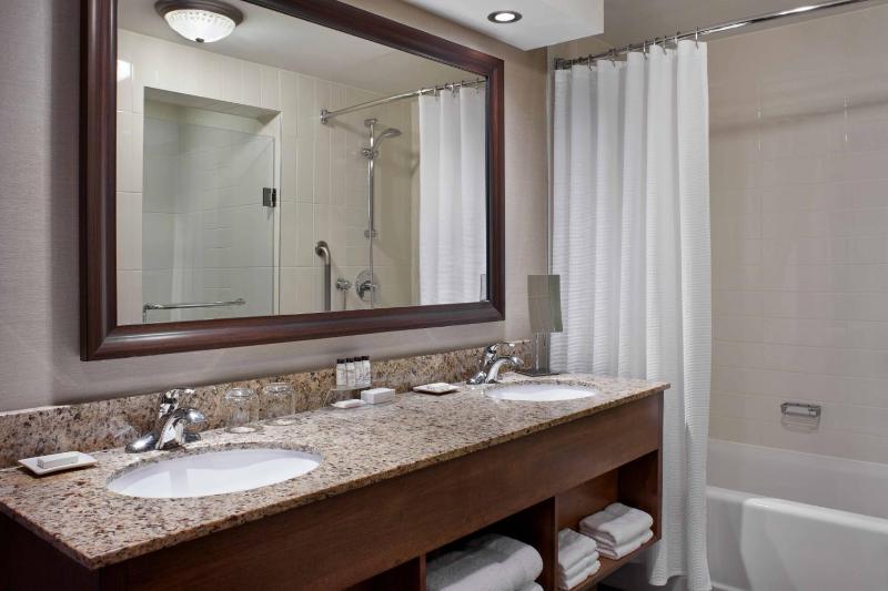 Delta Hotels Ottawa City Centre - image 2