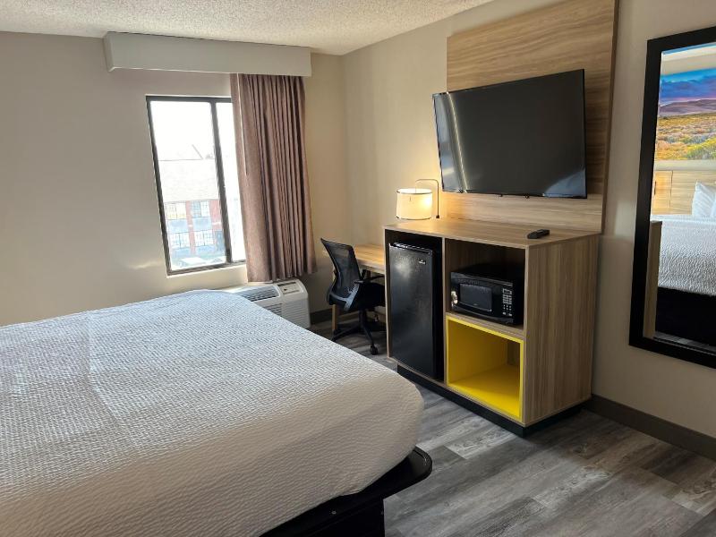 King Room - Non-Smoking image 3
