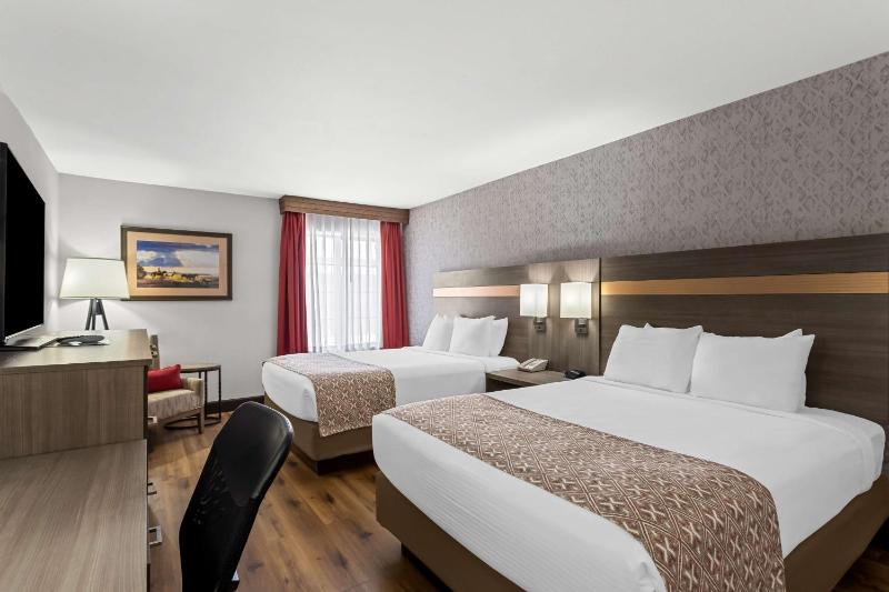 Queen Room with Two Queen Beds with Roll-In Shower - Disability Access image 1