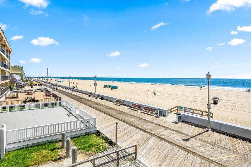 Eden Roc Ocean Front - image 12