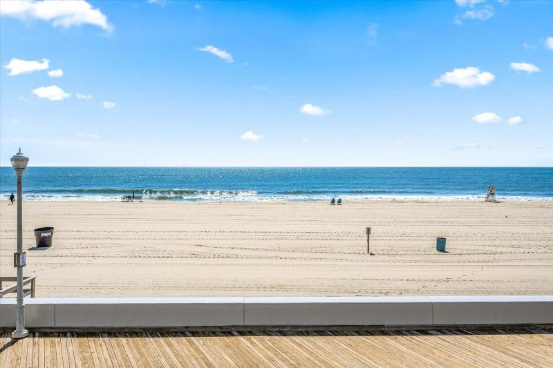 Eden Roc Ocean Front - image 16