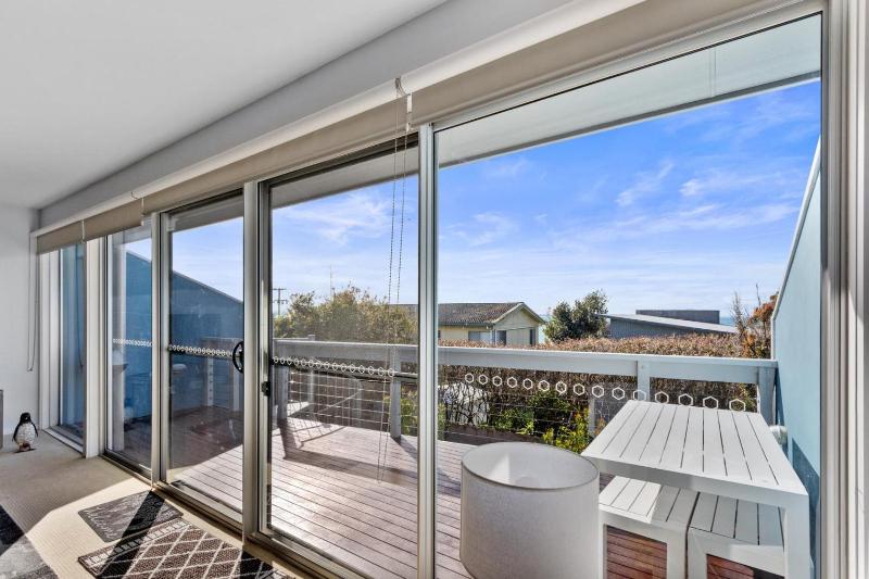 Osbourne walk to beach - image 16