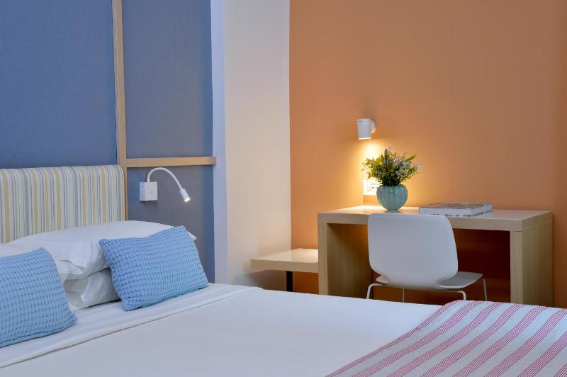 Airotel Guestroom image 1