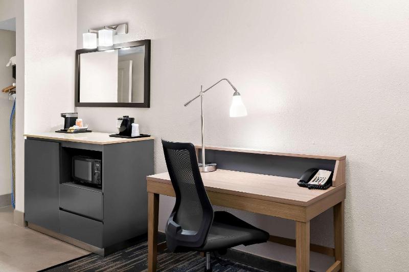 One-Bedroom King Suite - Non-Smoking image 3