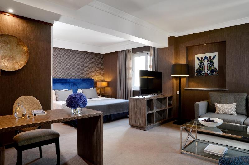 Executive Suite image 3