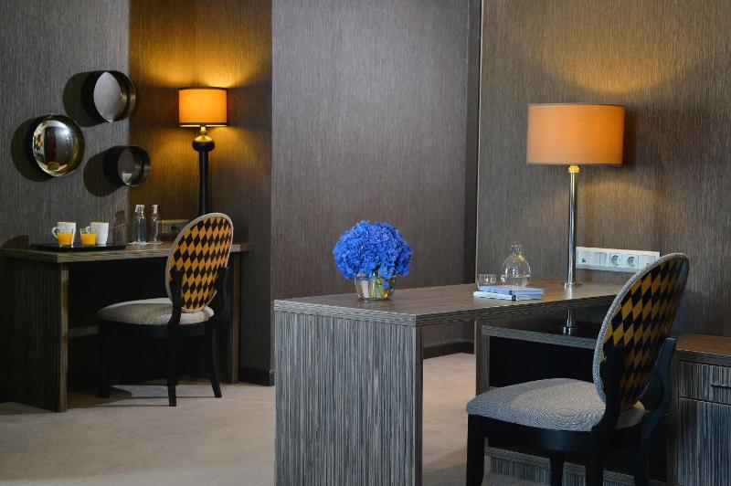 Executive Suite image 4