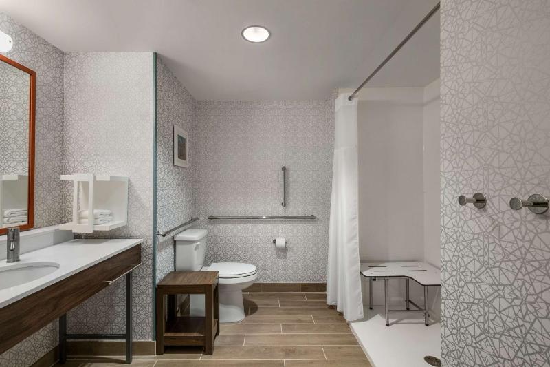 Hampton Inn by Hilton Austin East Side 5th Street - image 6