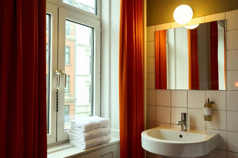 Quadruple Room with Shared Bathroom image 1