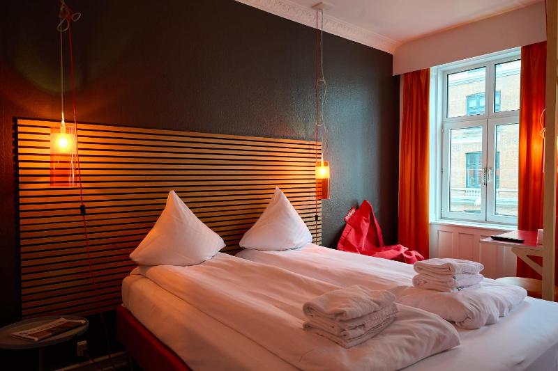 Triple Room with Shared Bathroom image 2