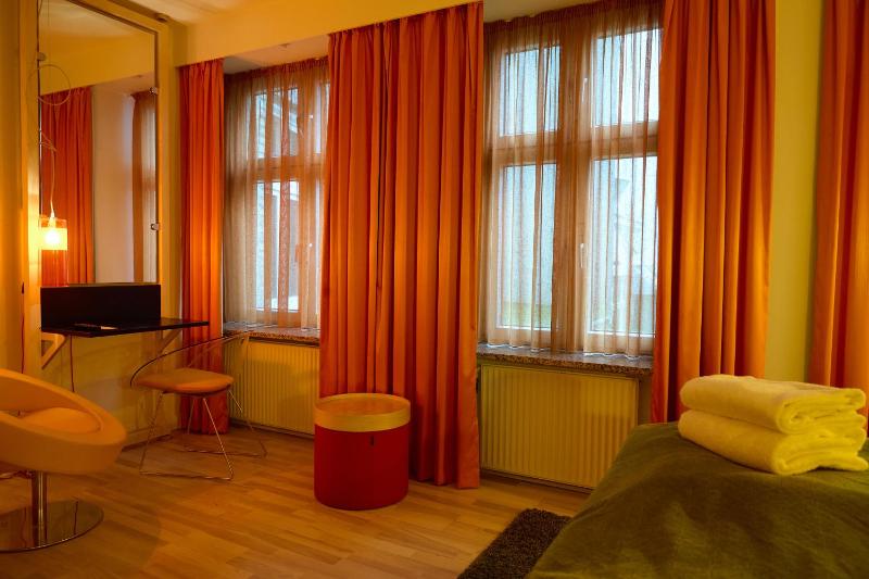 Double or Twin Room image 4