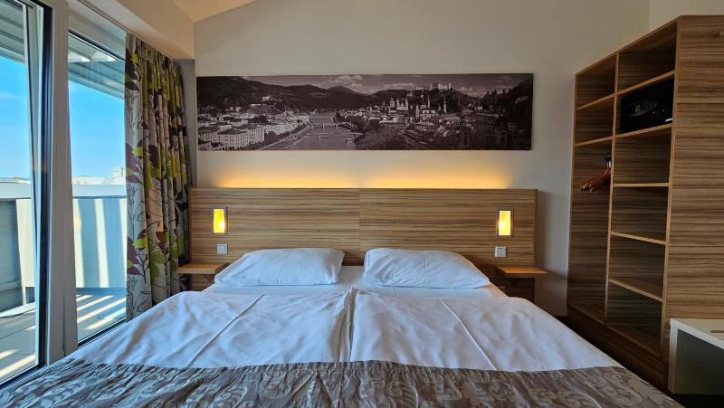 Comfort Double Room with Balcony image 3